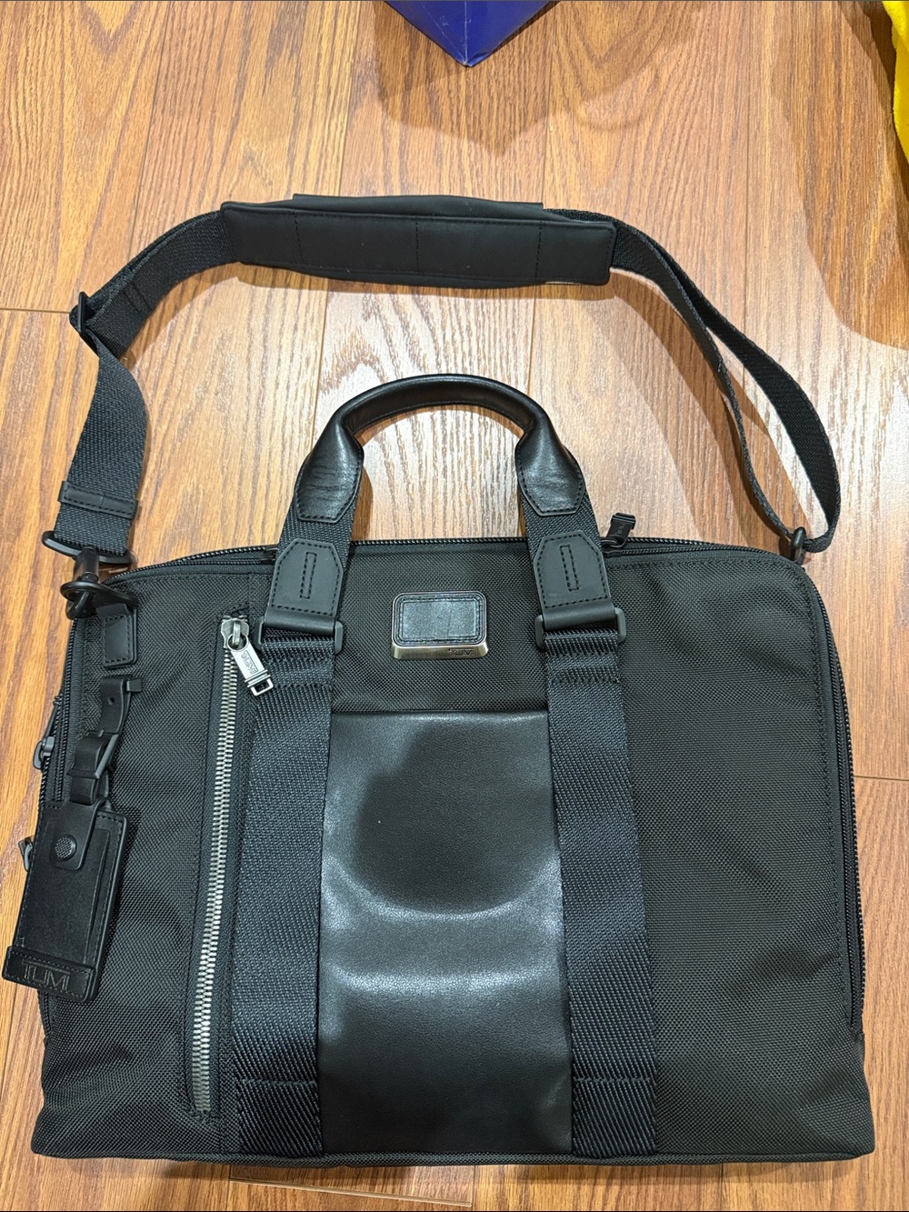 Tumi black Men's Briefcase Tote Bag - Sleek Professional Carry